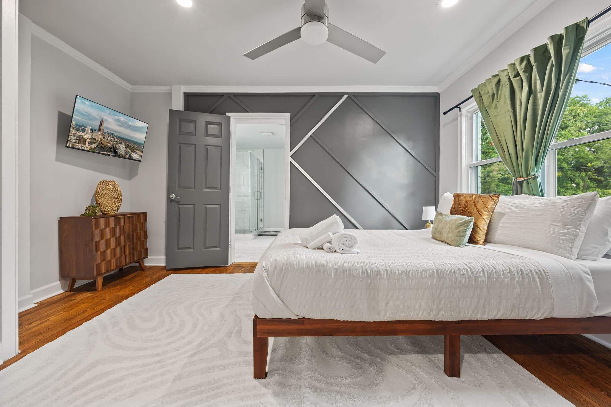 Atlanta Multiplex: 10 Claire Drive SE
