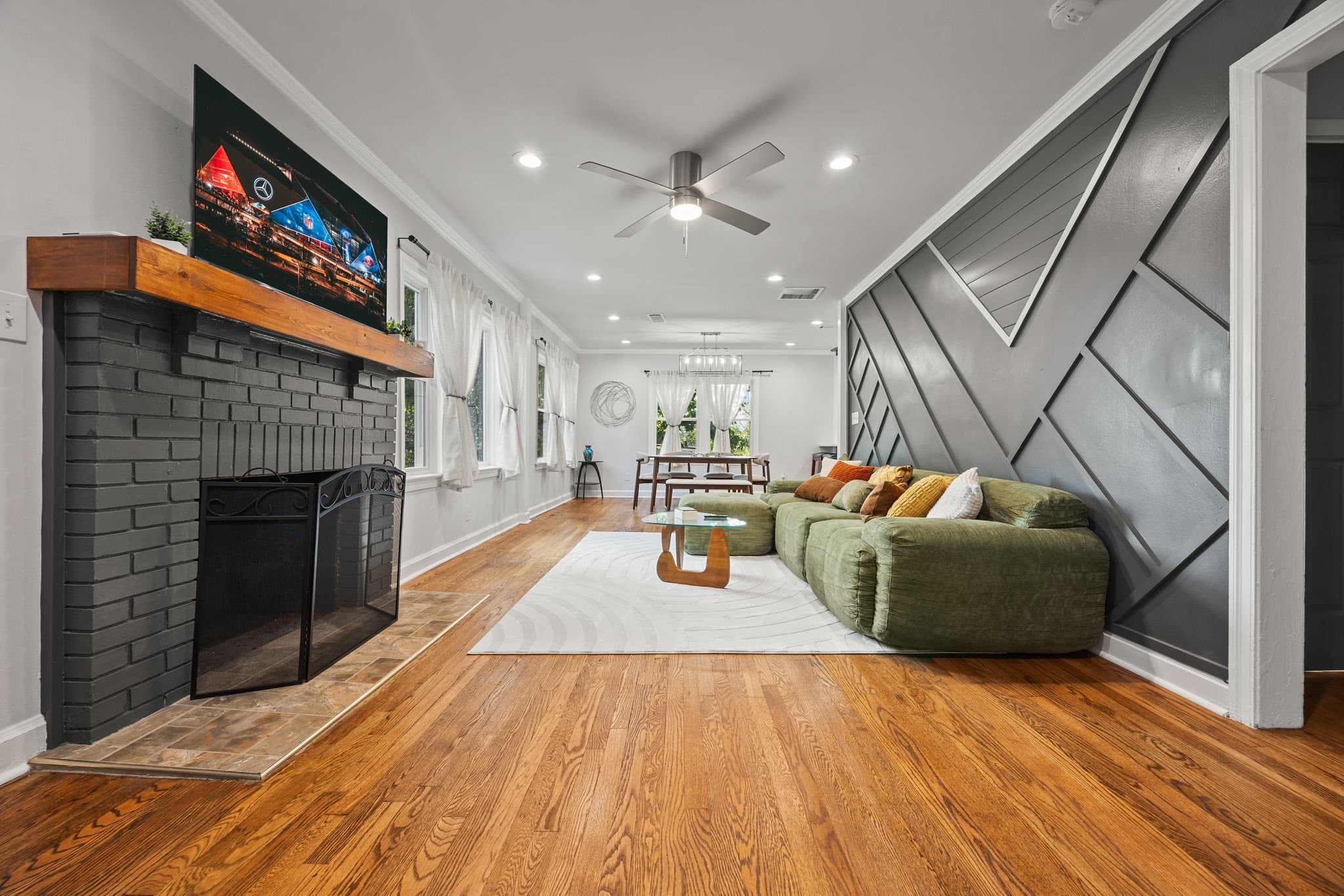 Atlanta Multiplex: 10 Claire Drive SE