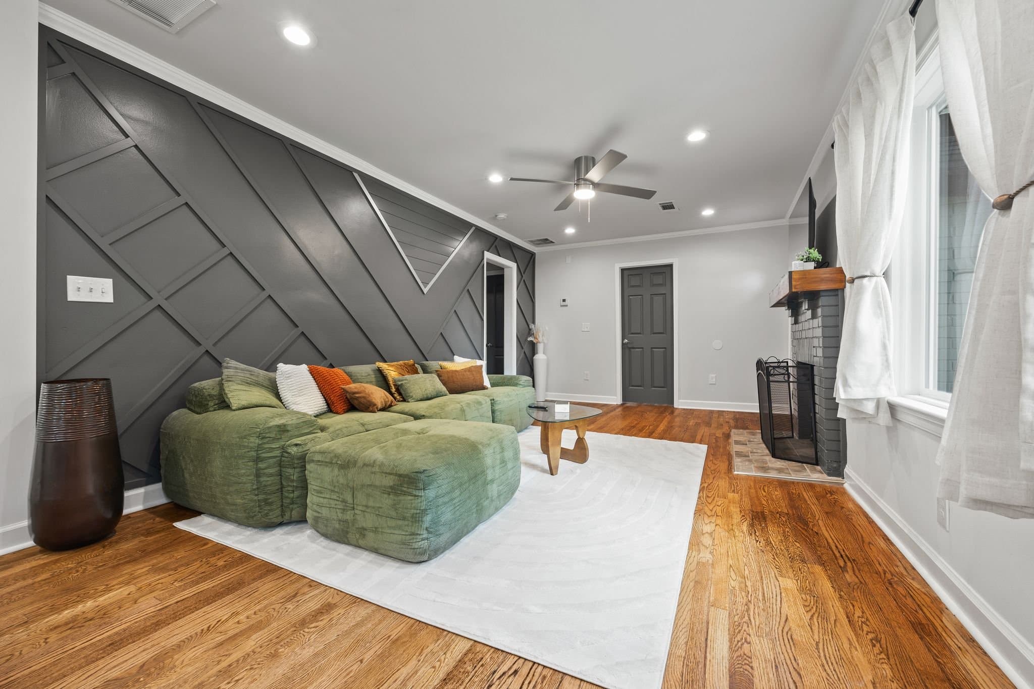 Atlanta Multiplex: 10 Claire Drive SE
