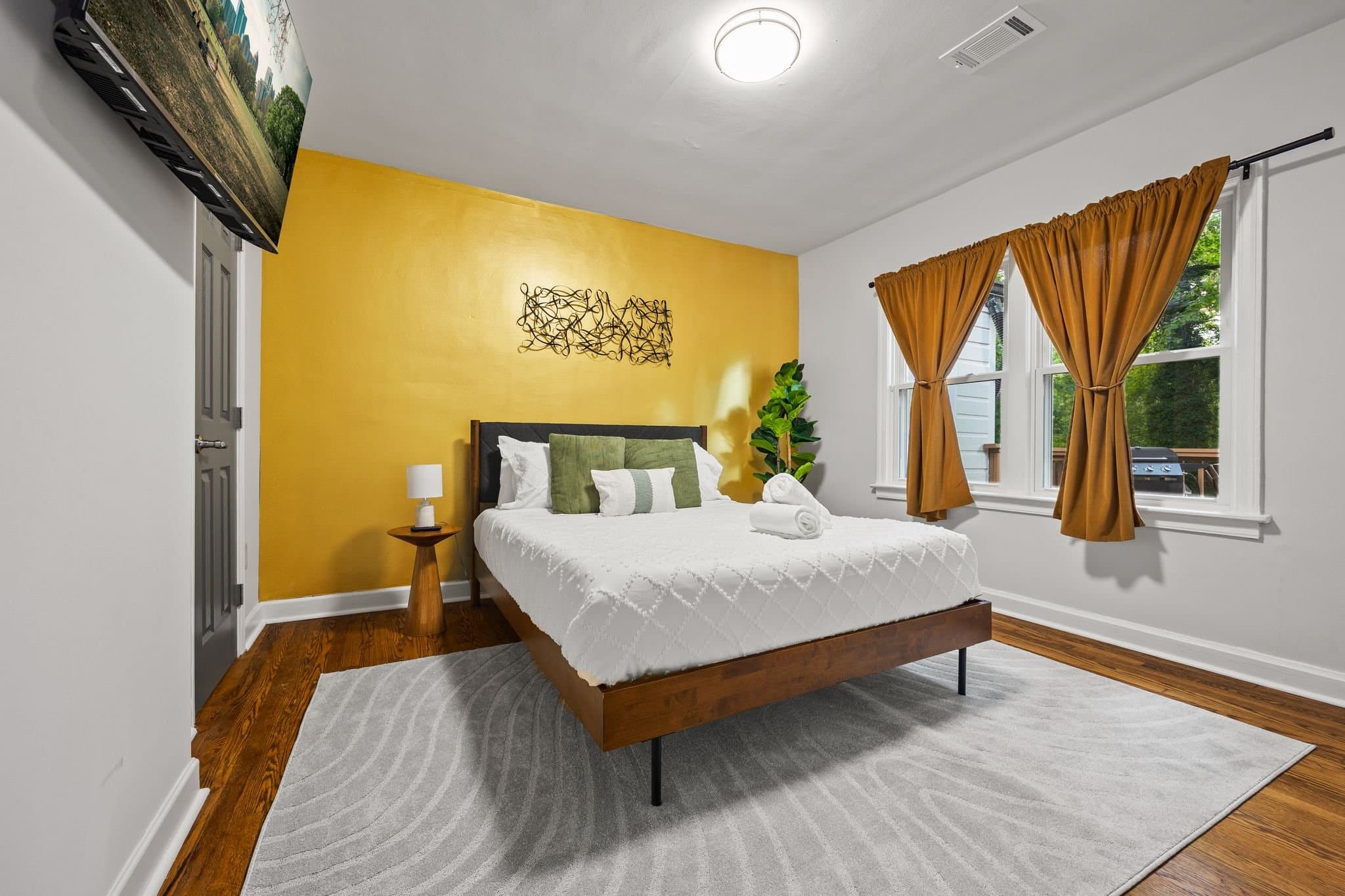 Atlanta Multiplex: 10 Claire Drive SE
