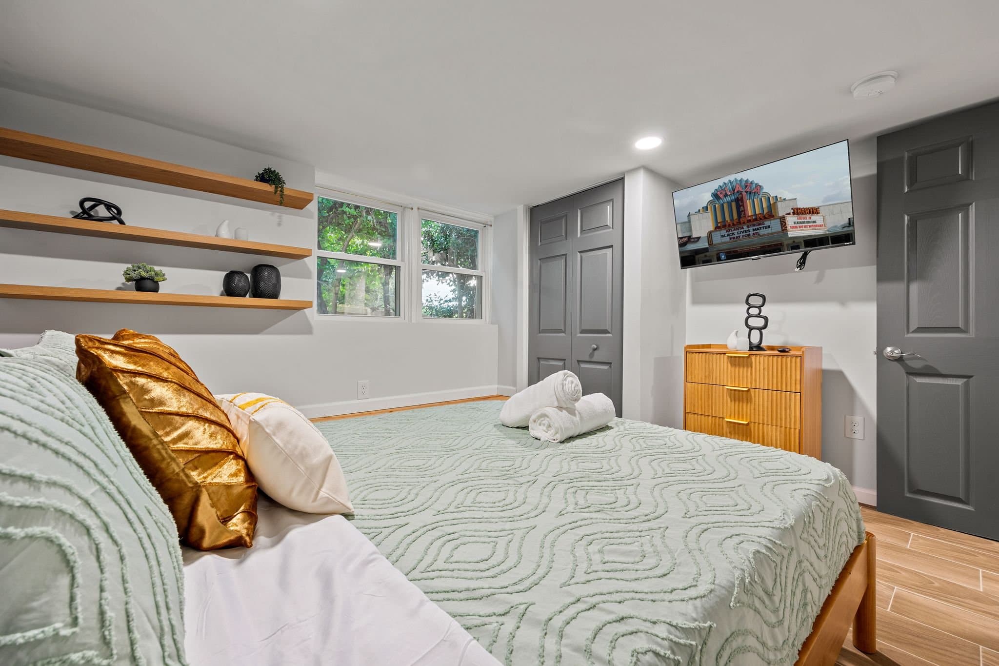 Atlanta Multiplex: 10 Claire Drive SE