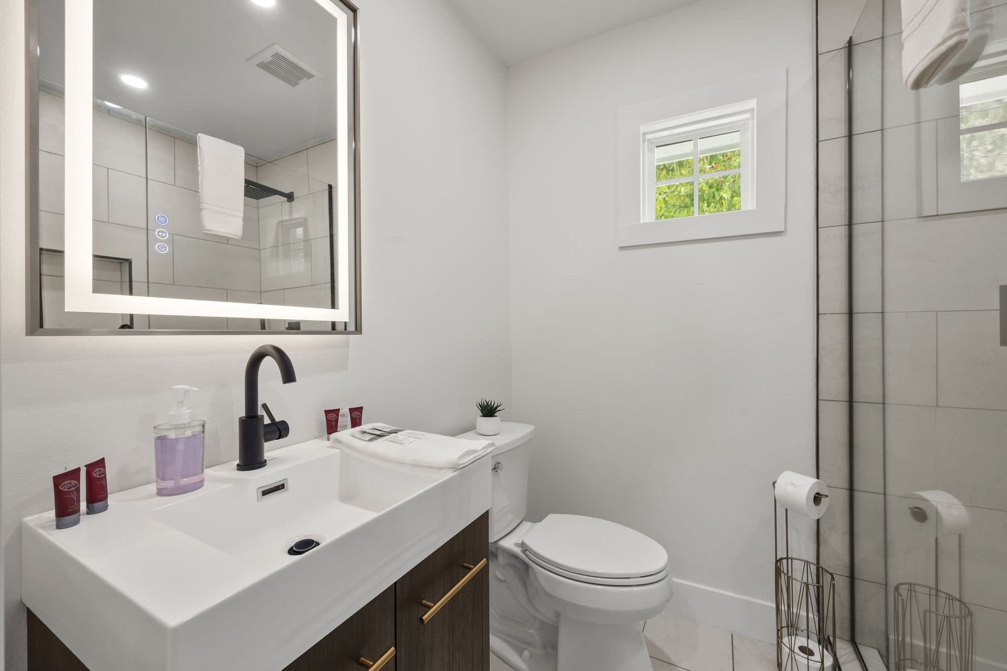 Atlanta House: 1603 Ezra Church Dr NW