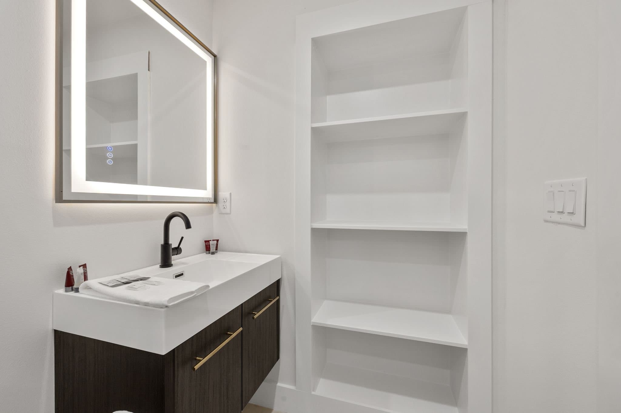Atlanta House: 1603 Ezra Church Dr NW