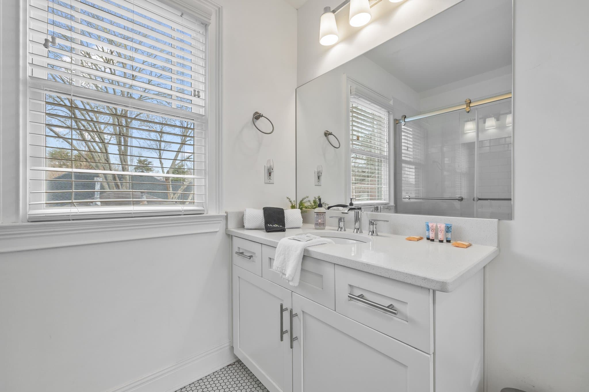 Atlanta House: 144 Holiday Ave NE