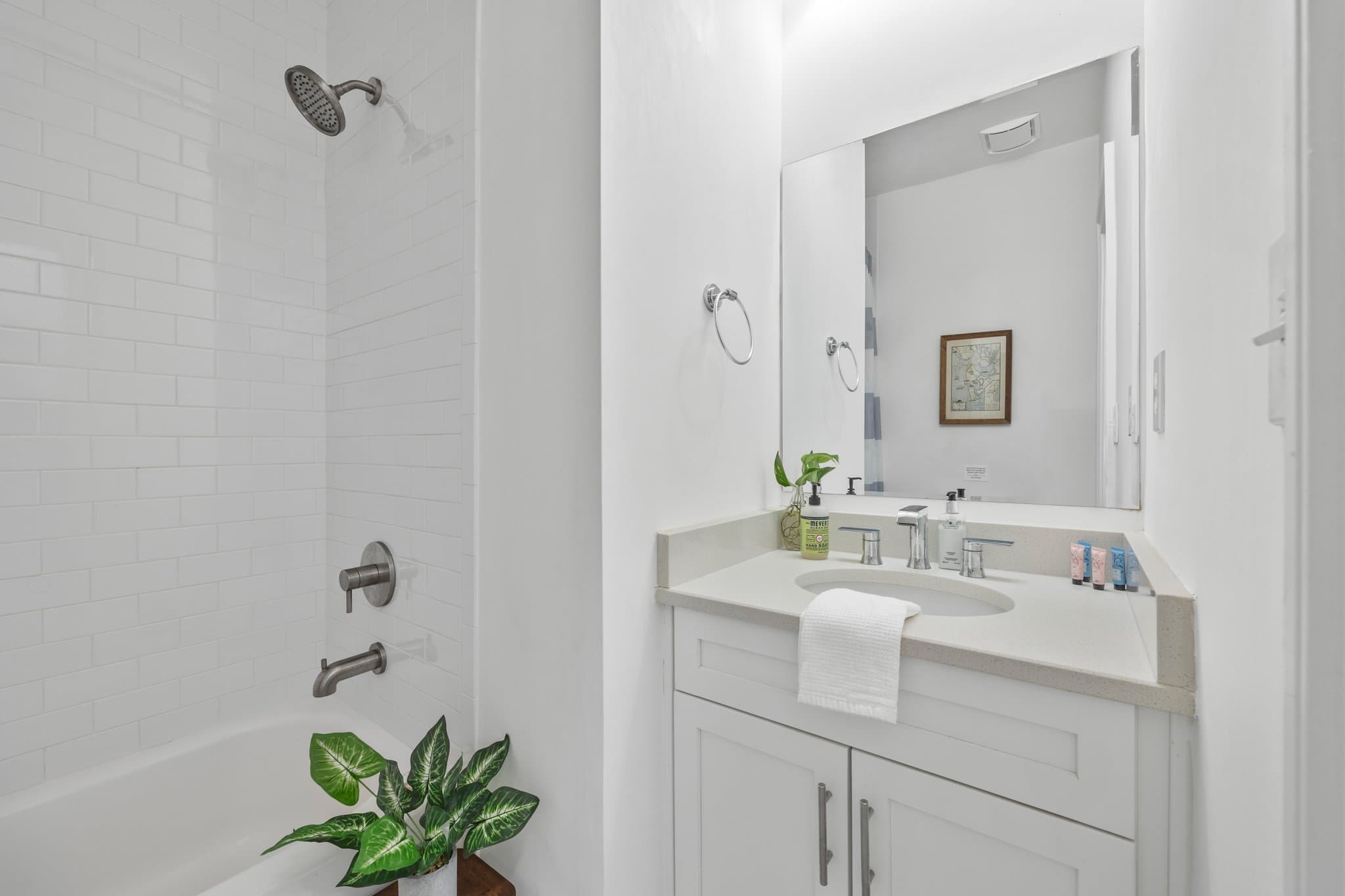 Atlanta House: 144 Holiday Ave NE
