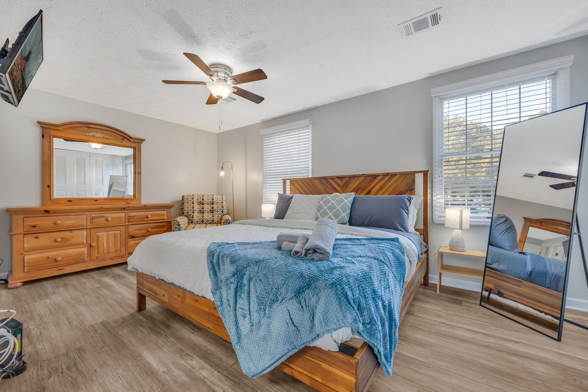 Atlanta House: 8802 Long Beach Cir
