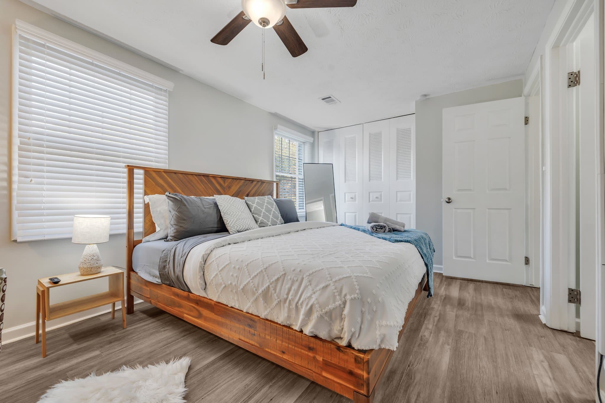Atlanta House: 8802 Long Beach Cir