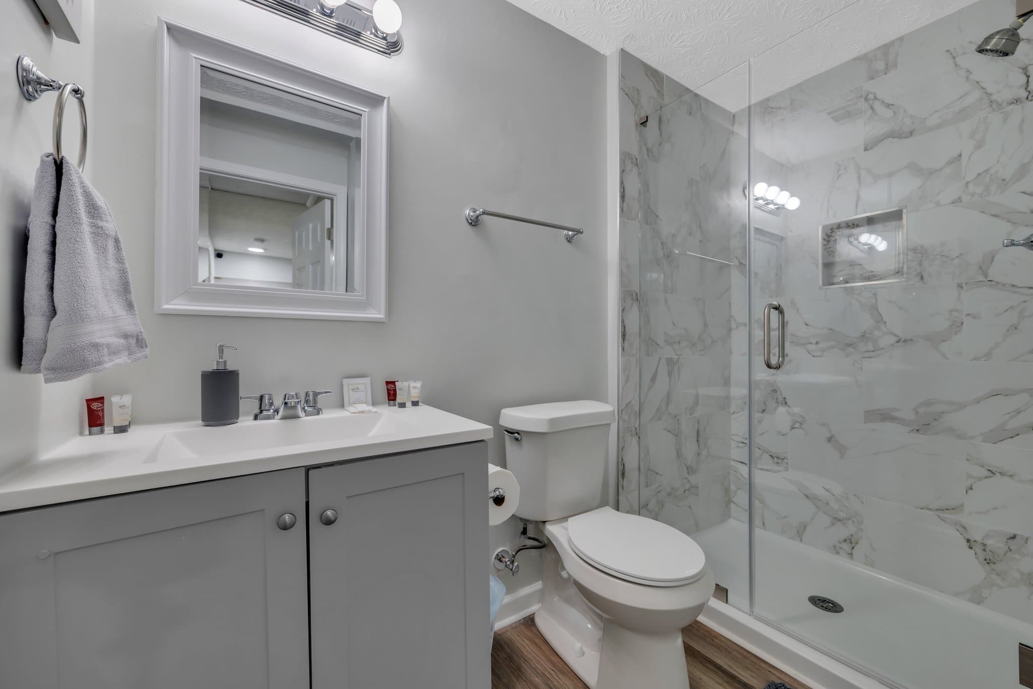 Atlanta House: 8802 Long Beach Cir