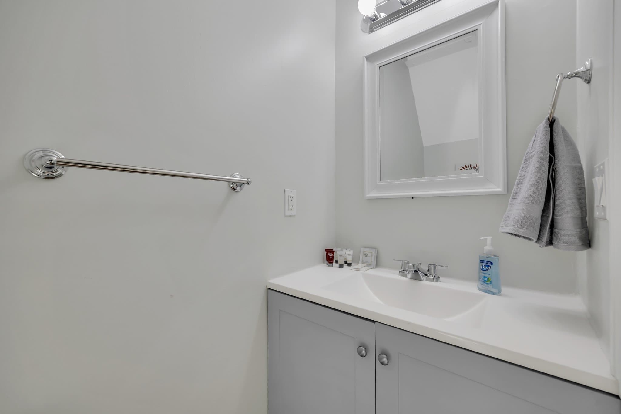 Atlanta House: 8802 Long Beach Cir