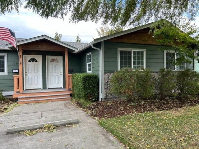 Bellingham House: 1211 E. Indiana