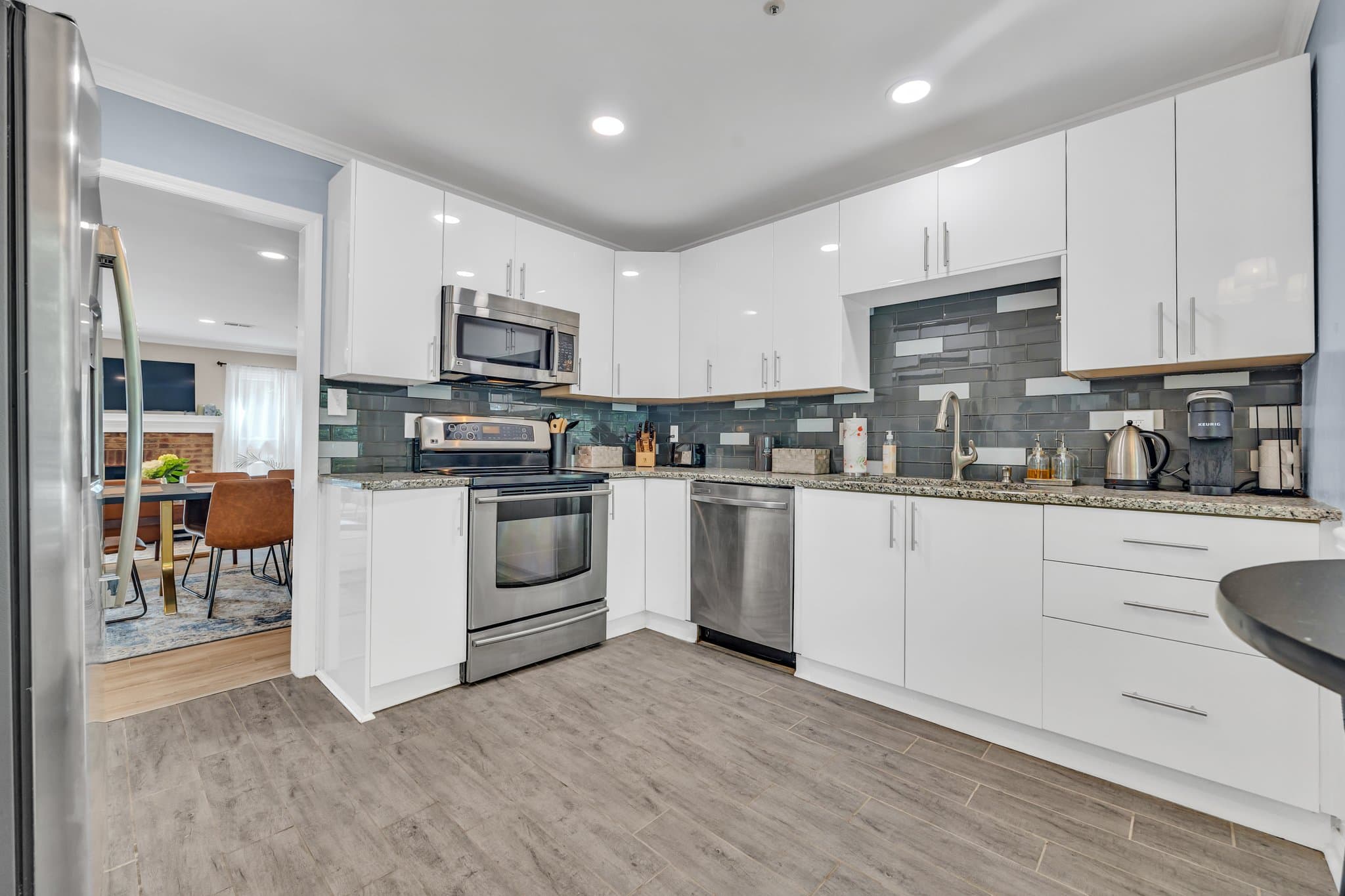 Marietta House: 586 St. James Walk SE
