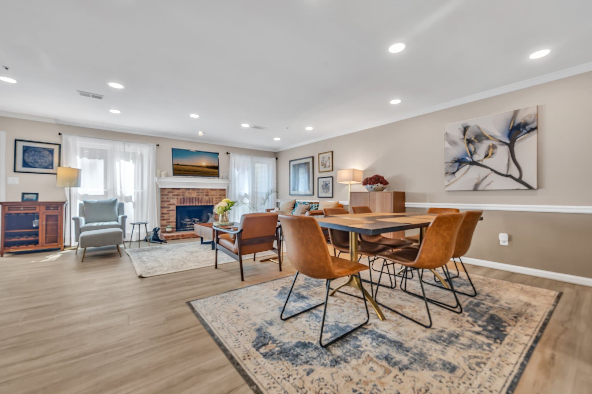 Marietta House: 586 St. James Walk SE