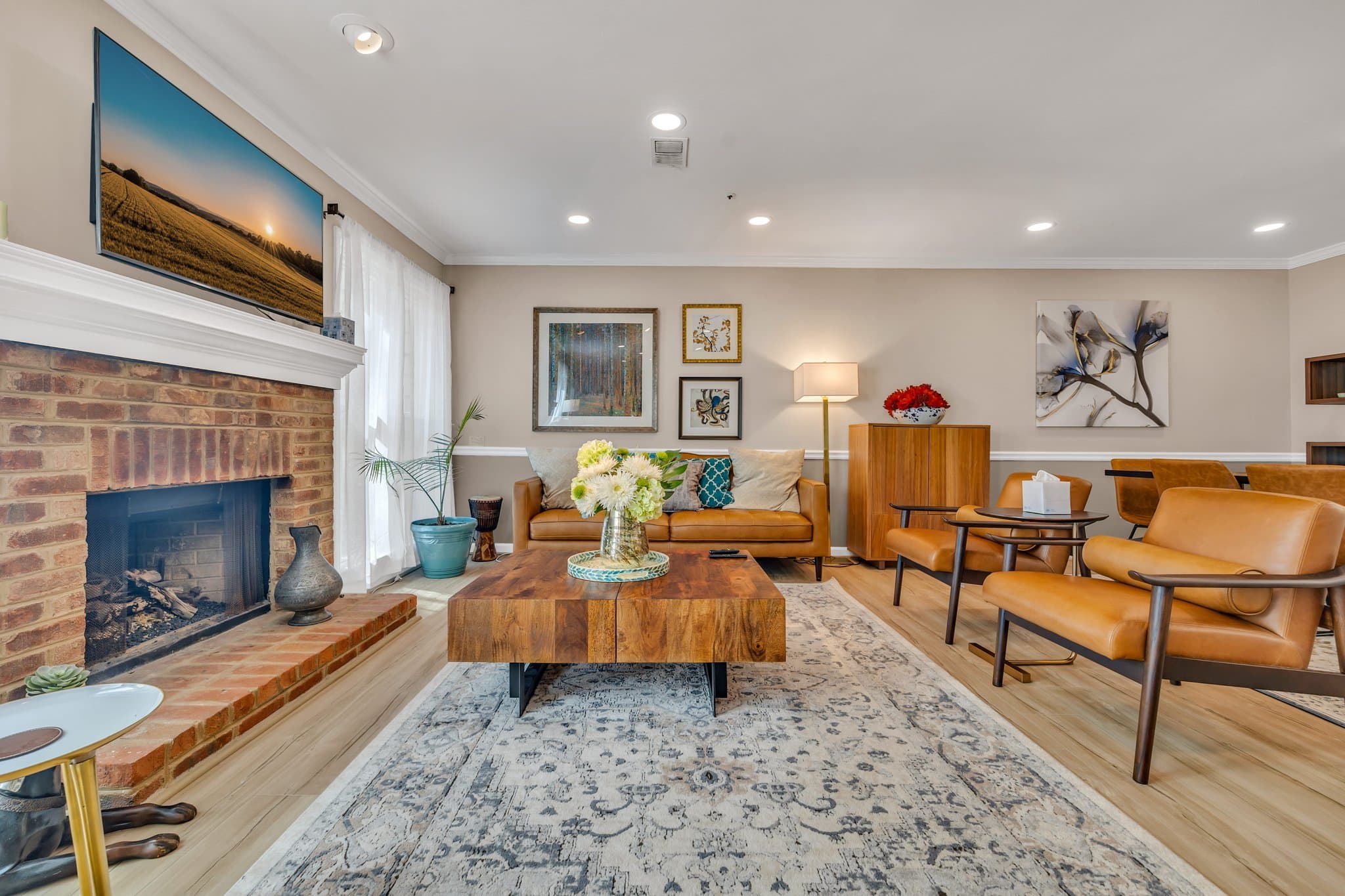Marietta House: 586 St. James Walk SE