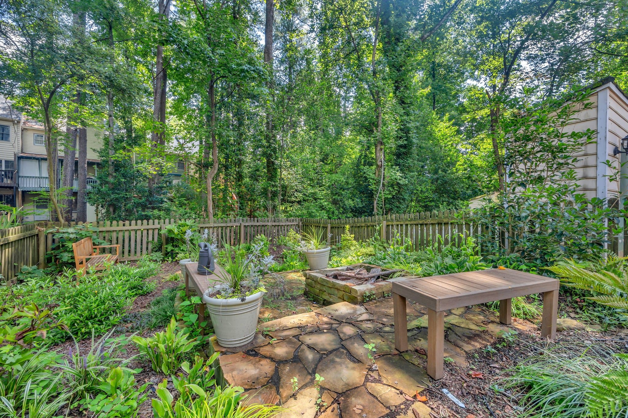 Marietta House: 586 St. James Walk SE