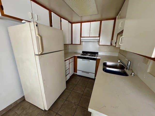 Los Angeles Apartment: 3325 Andrita St