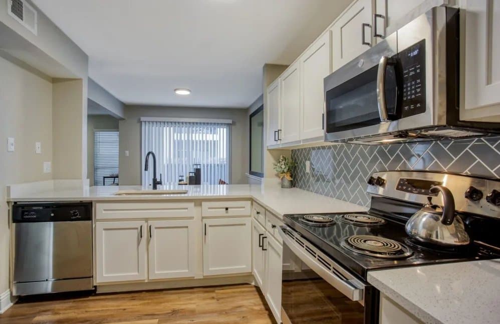 Dallas Apartment: 5151 Verde Valley