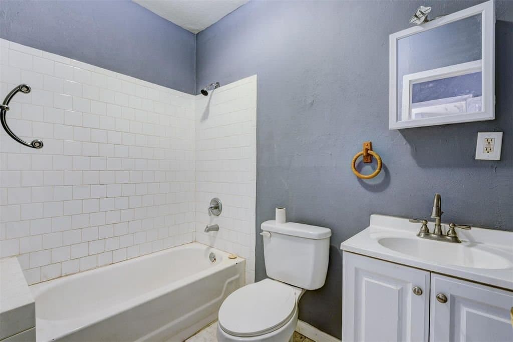 Houston House: 9506 Sierra Dr