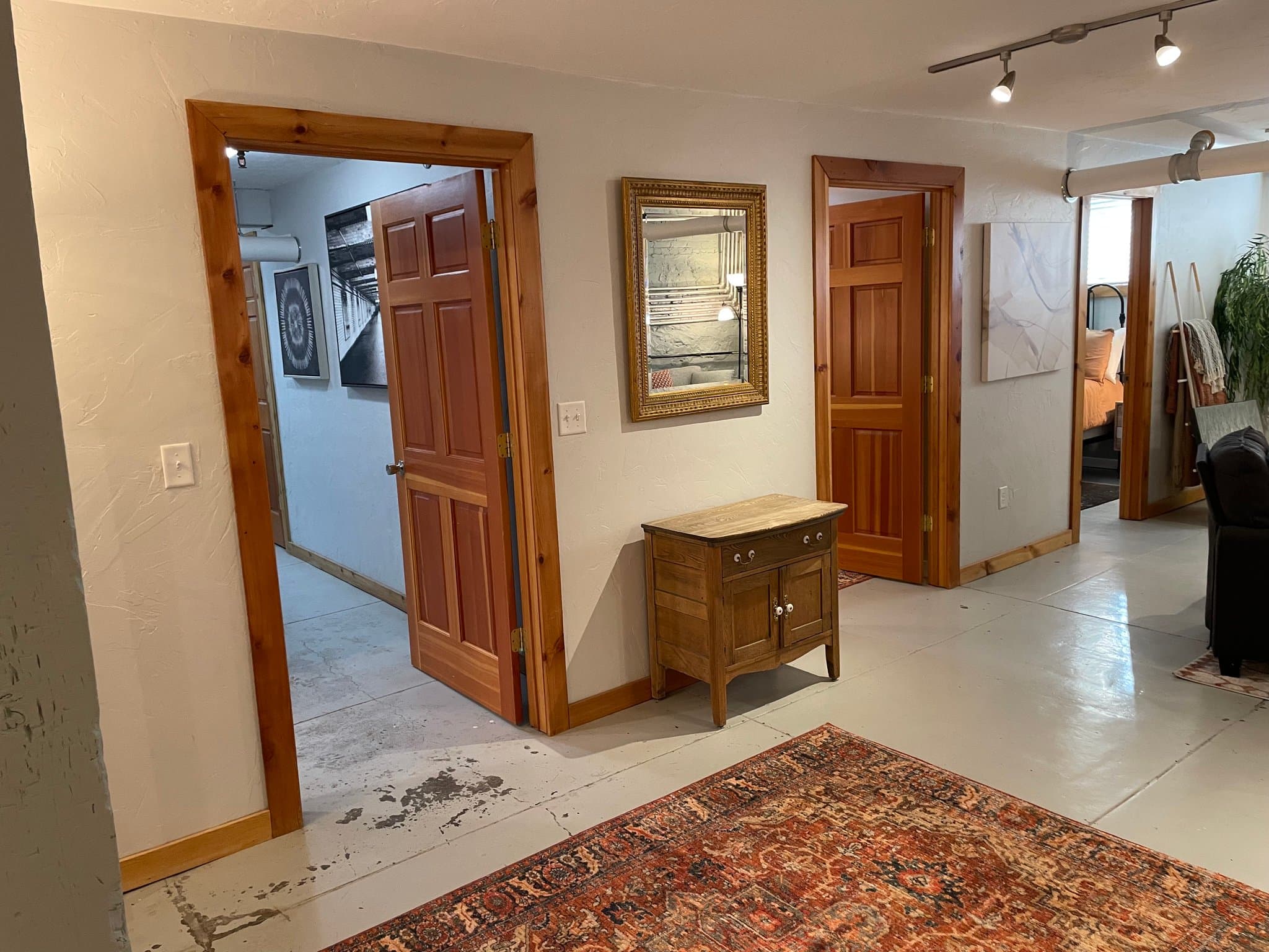 Livingston Condo: 418 W Callender