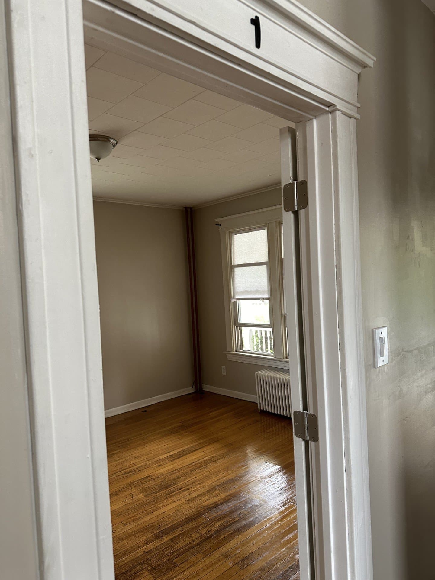 Albany Single Room: 705 Hudson Ave.