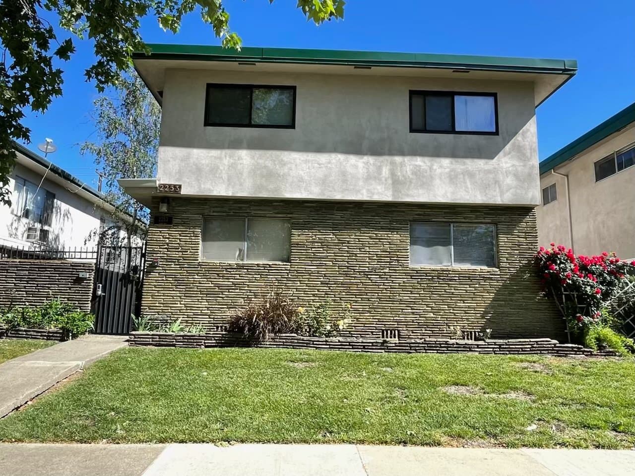 Sacramento House: 2253 2nd Avenue