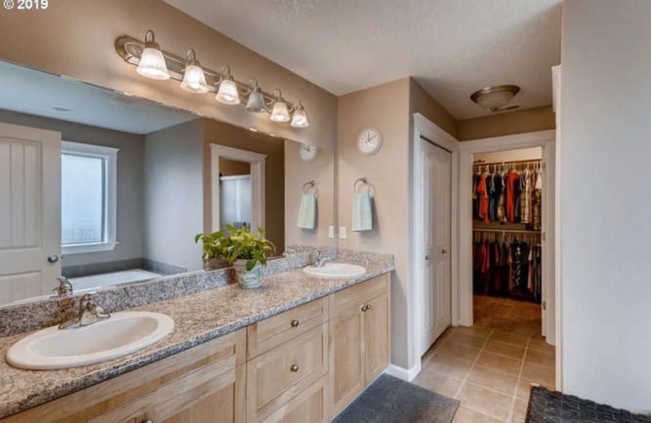 Molalla House: 690 June Dr