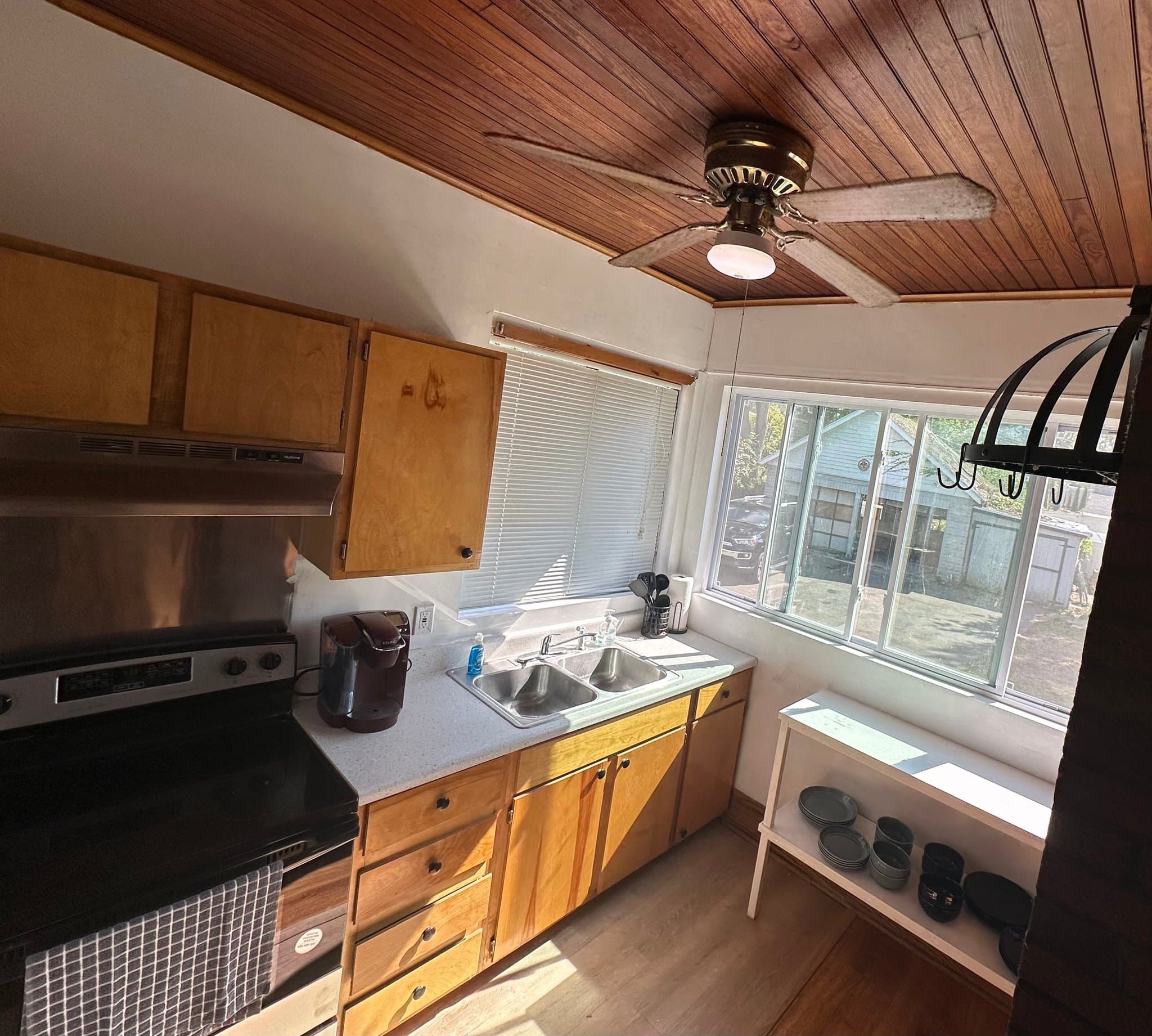 Albany Single Room: 366 New Scotland Ave.