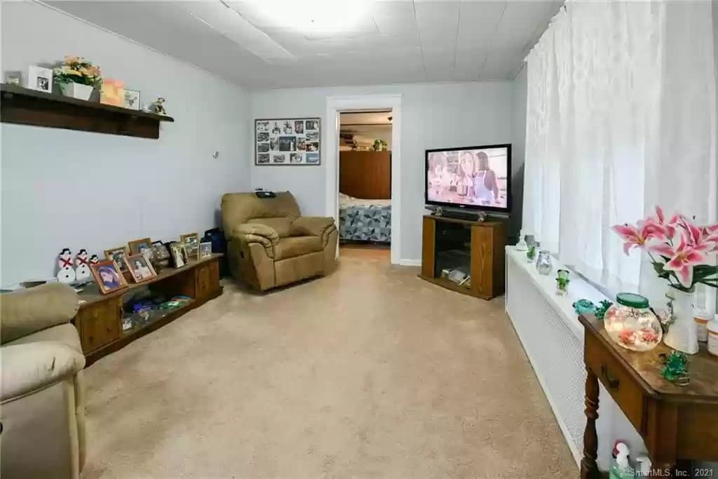 Watertown House: 135 Ball Farm