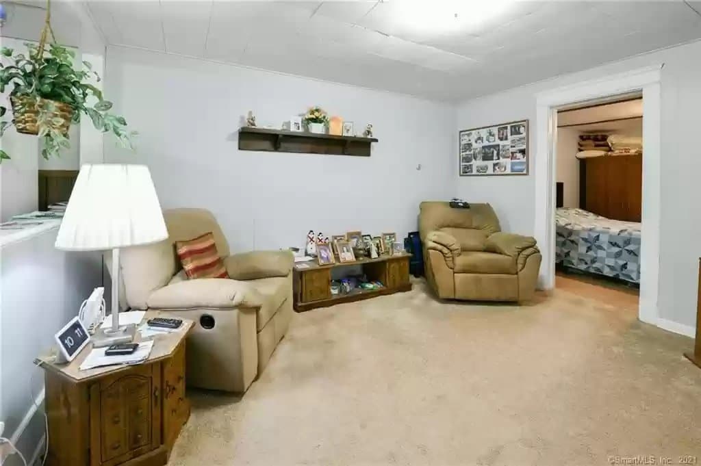 Watertown House: 135 Ball Farm