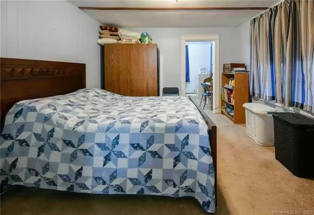 Watertown House: 135 Ball Farm