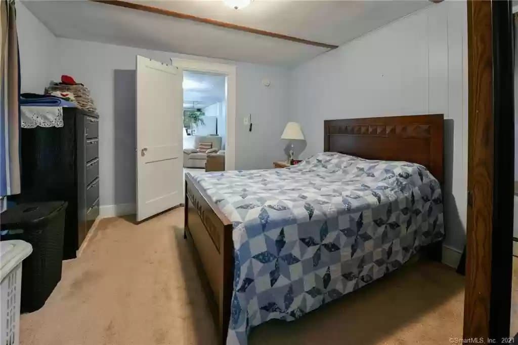 Watertown House: 135 Ball Farm