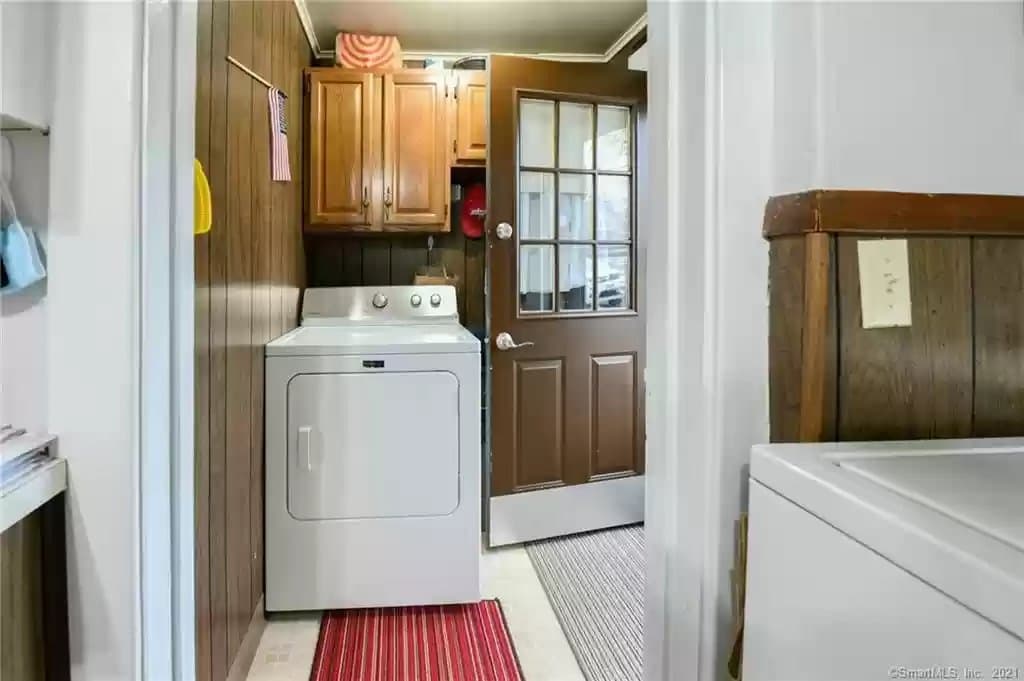 Watertown House: 135 Ball Farm
