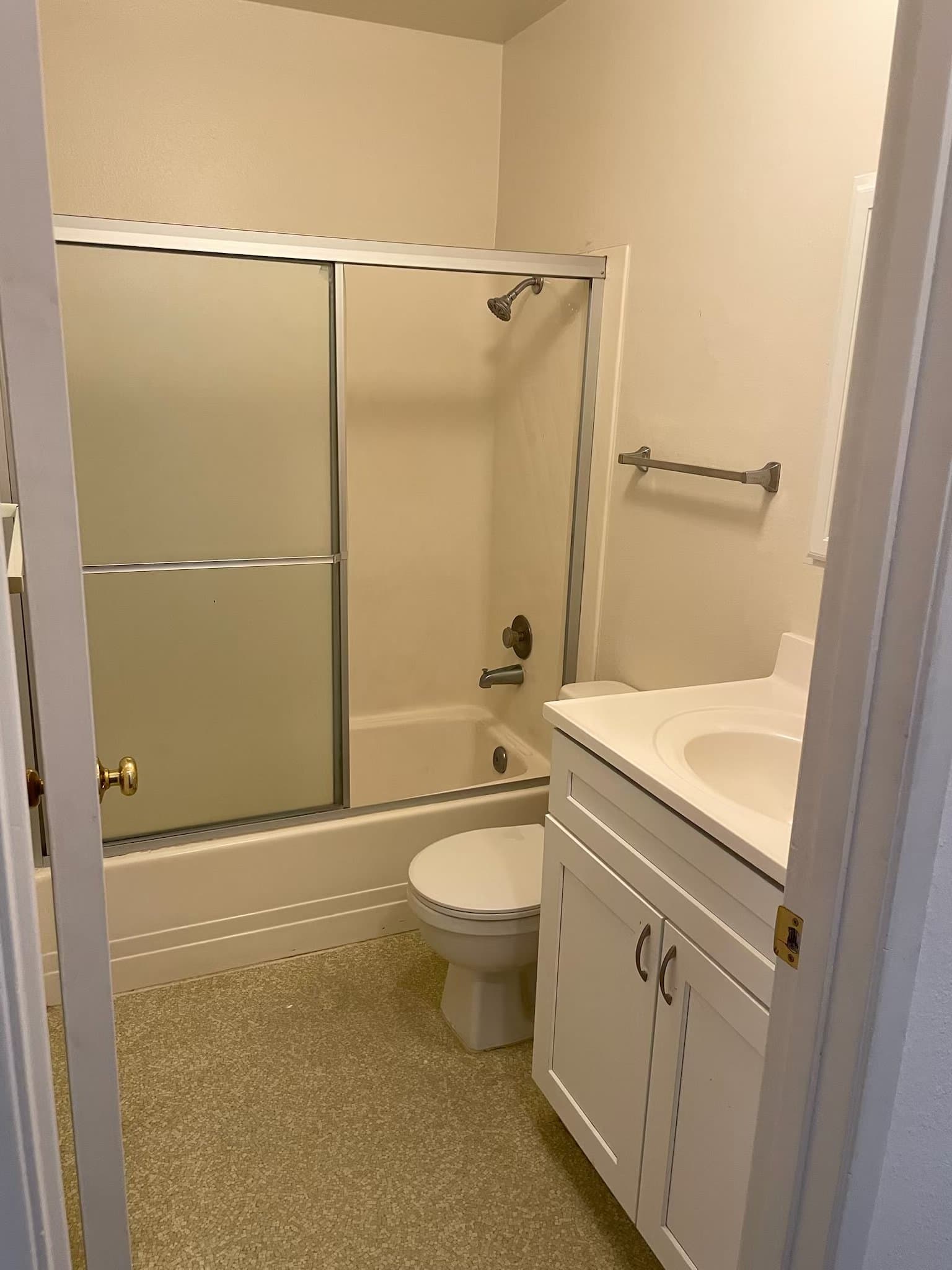 WALNUT GROVE House: 14121 Grand Avenue
