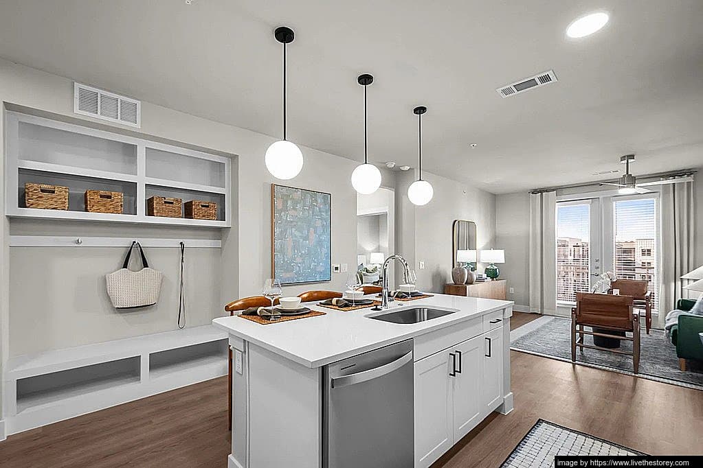 Dallas Apartment: 8001 N Stemmons Fwy