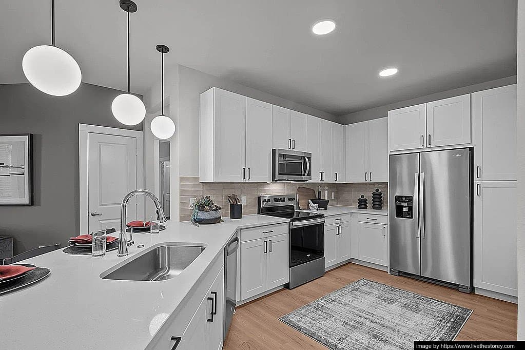 Dallas Apartment: 8001 N Stemmons Fwy