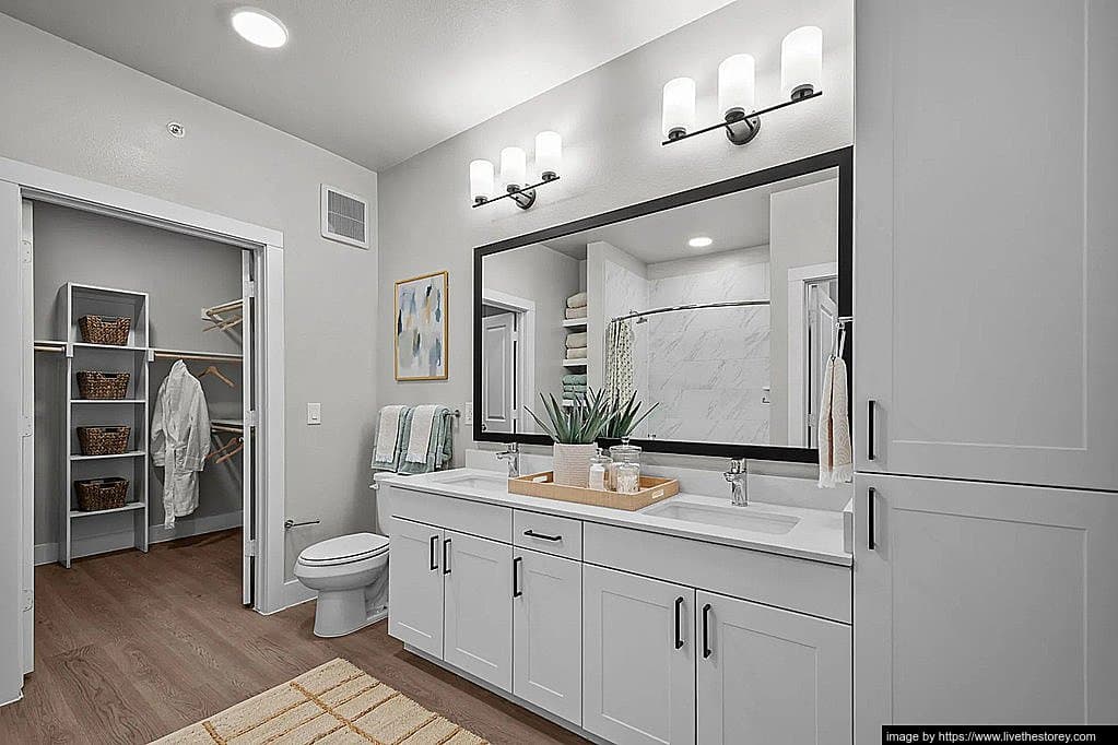 Dallas Apartment: 8001 N Stemmons Fwy