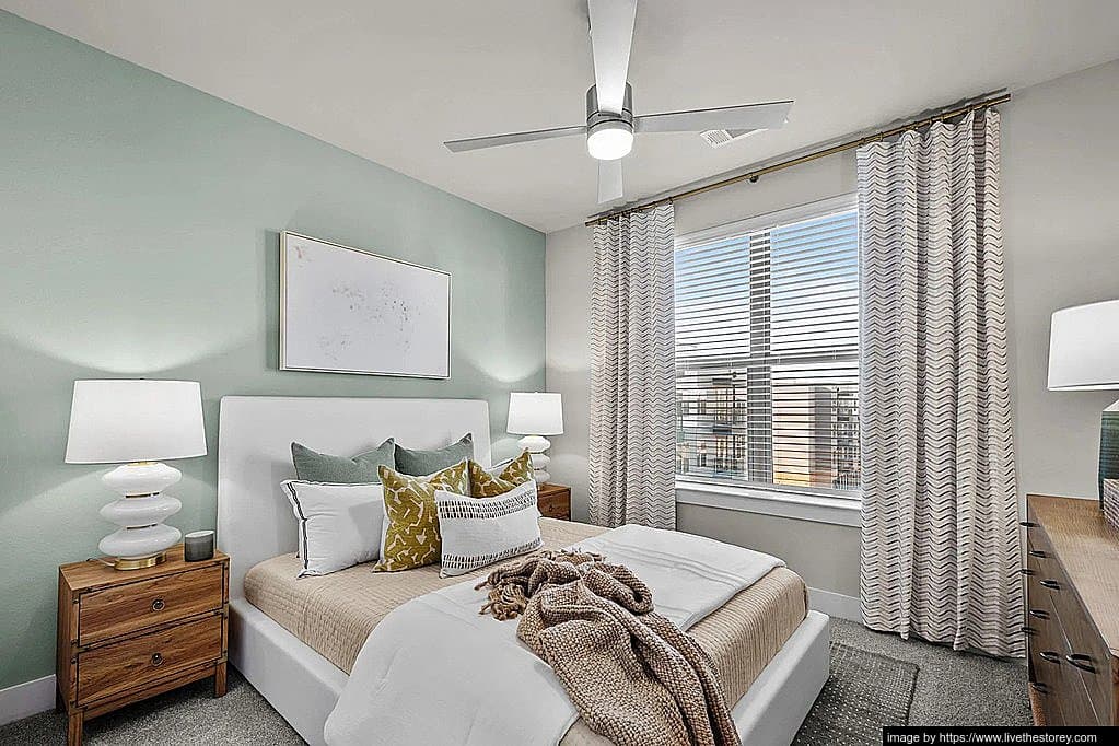 Dallas Apartment: 8001 N Stemmons Fwy