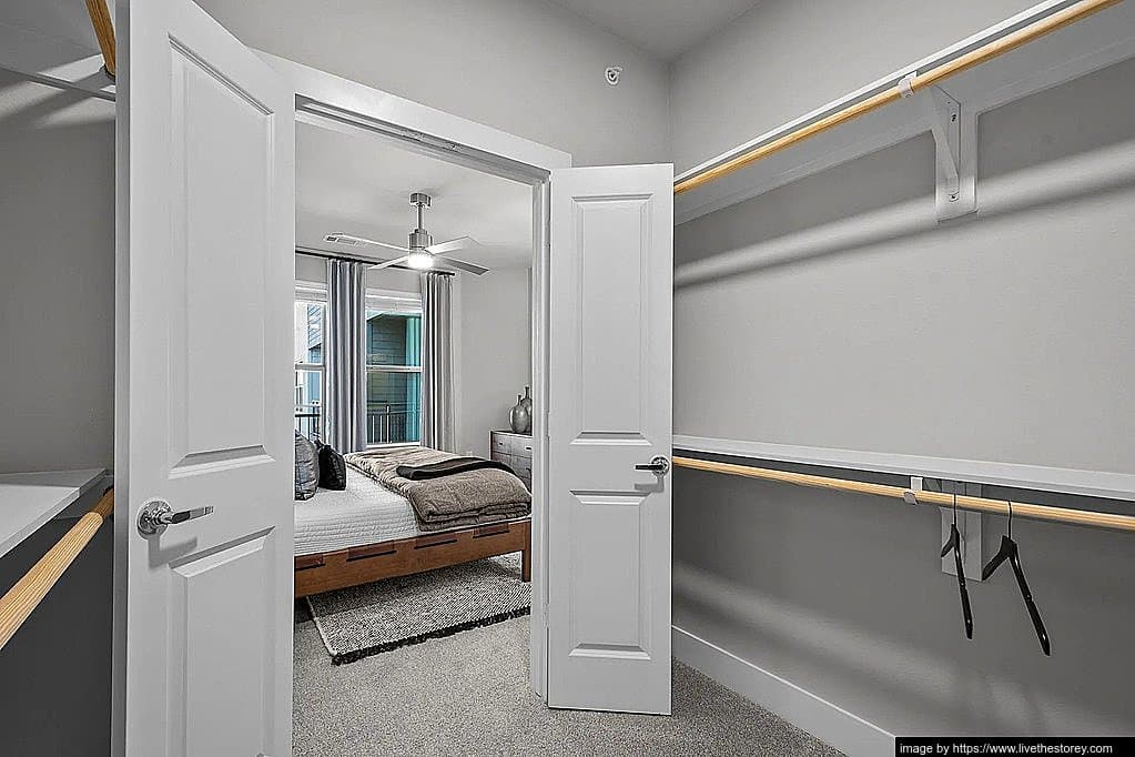 Dallas Apartment: 8001 N Stemmons Fwy