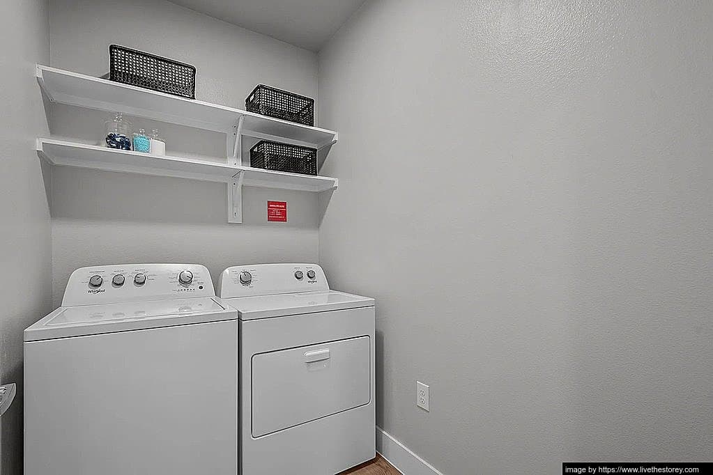 Dallas Apartment: 8001 N Stemmons Fwy