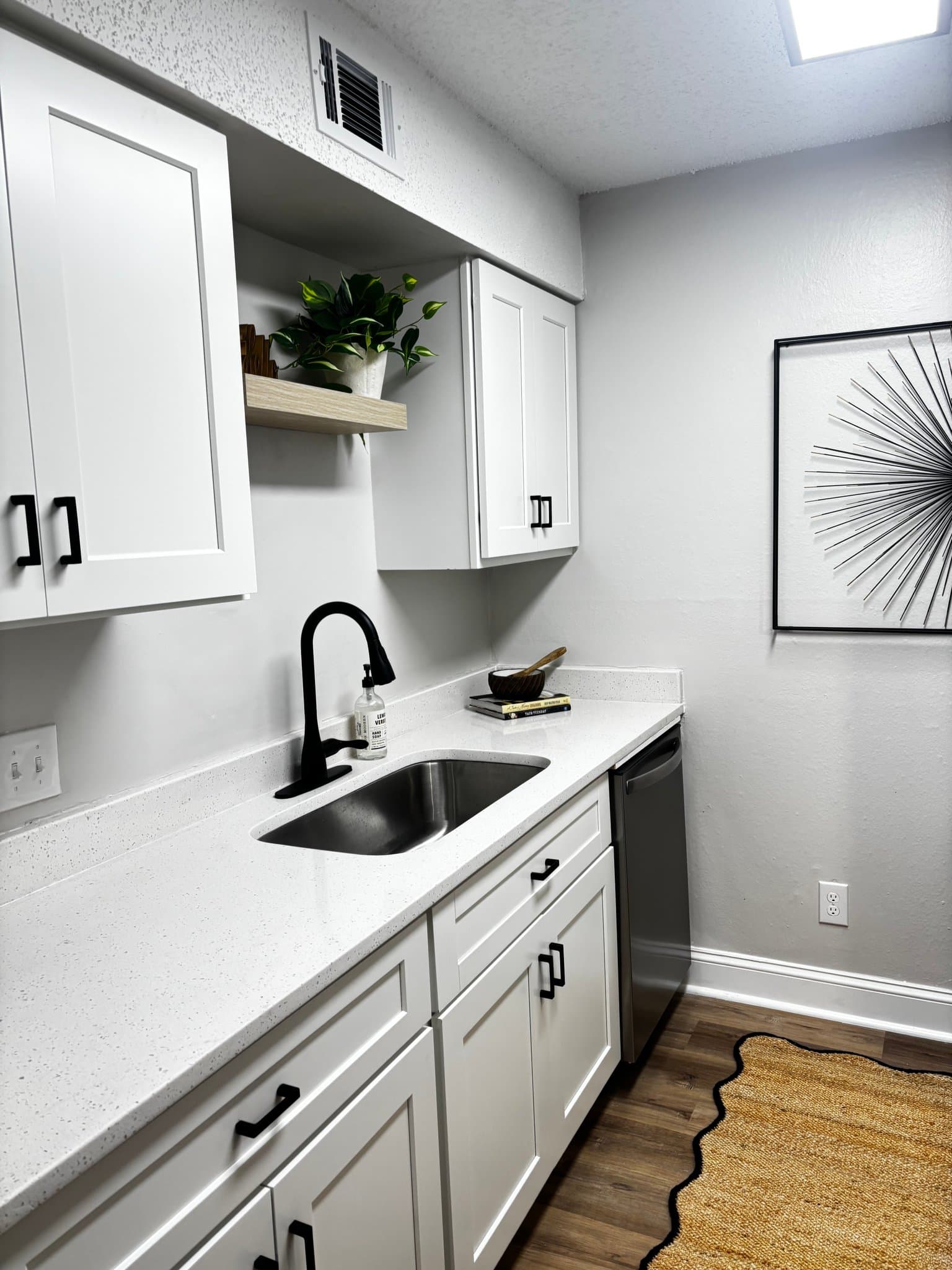 Mobile Apartment: 442 Cottage Hill Rd