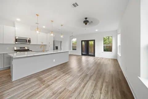 Houston Multiplex: 5813 England St