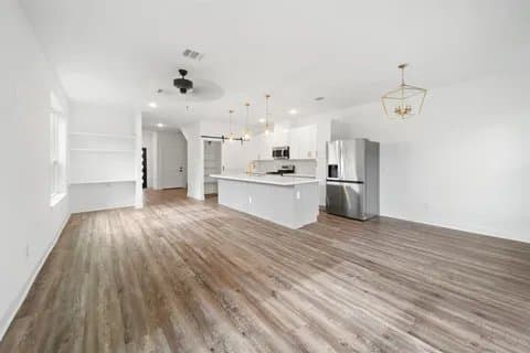 Houston Multiplex: 5813 England St