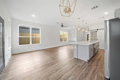 Houston Multiplex: 5813 England St