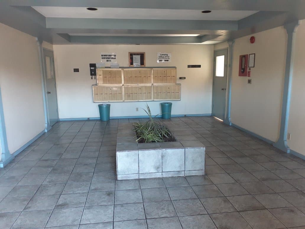 Van Nuys Apartment: 15340 Vanowen St