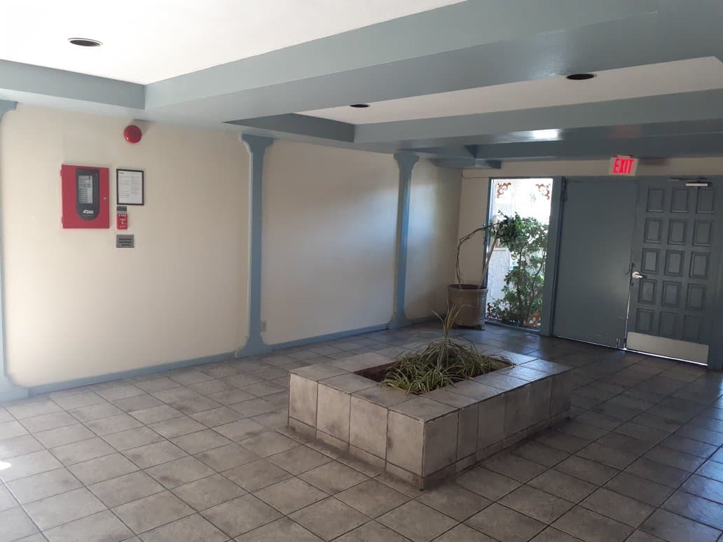 Van Nuys Apartment: 15340 Vanowen St