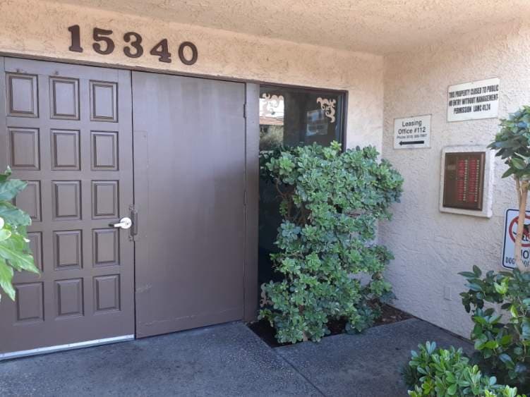 Van Nuys Apartment: 15340 Vanowen St