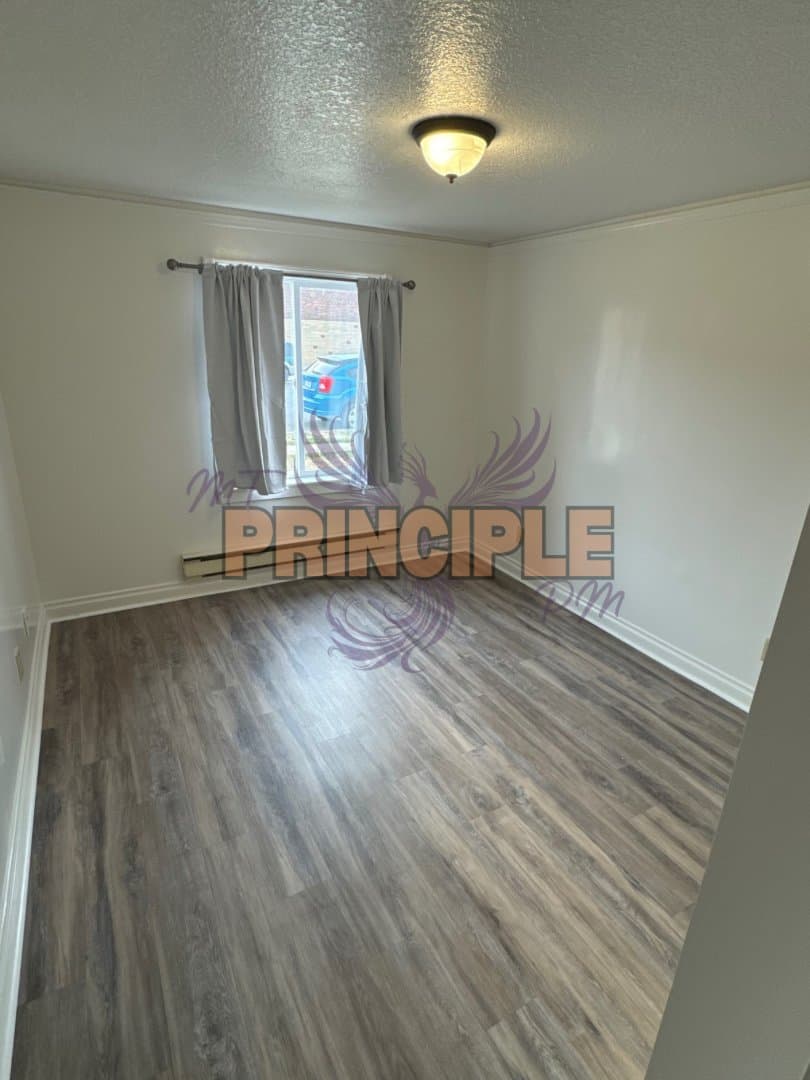 Anaconda Apartment: 218 E 3rd Street