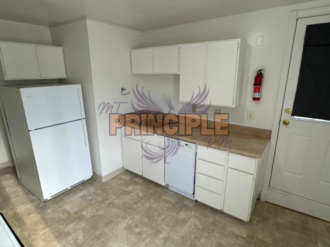 Anaconda Apartment: 218 E 3rd Street