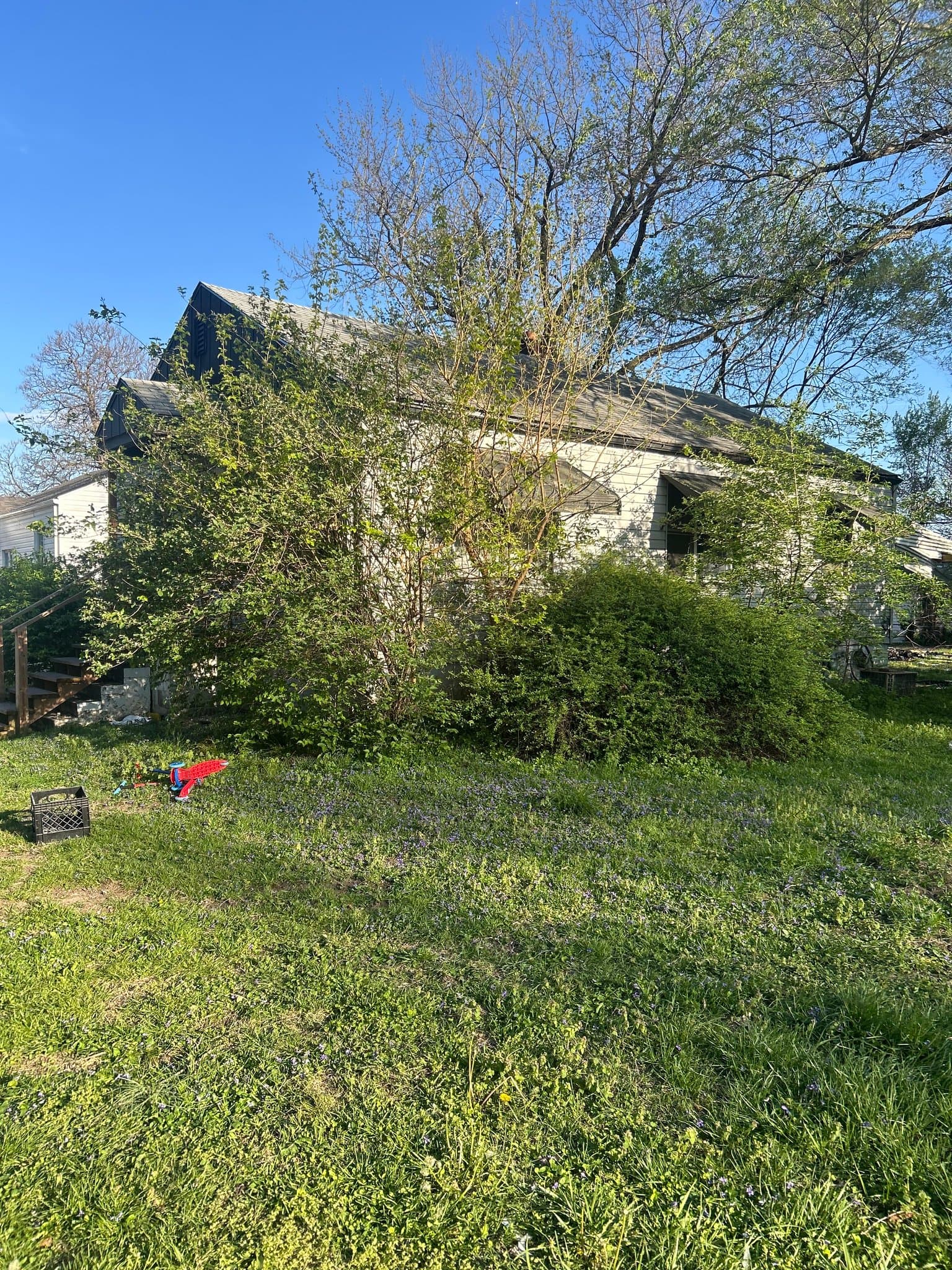 East Saint Louis House: 5538 Avon Pl