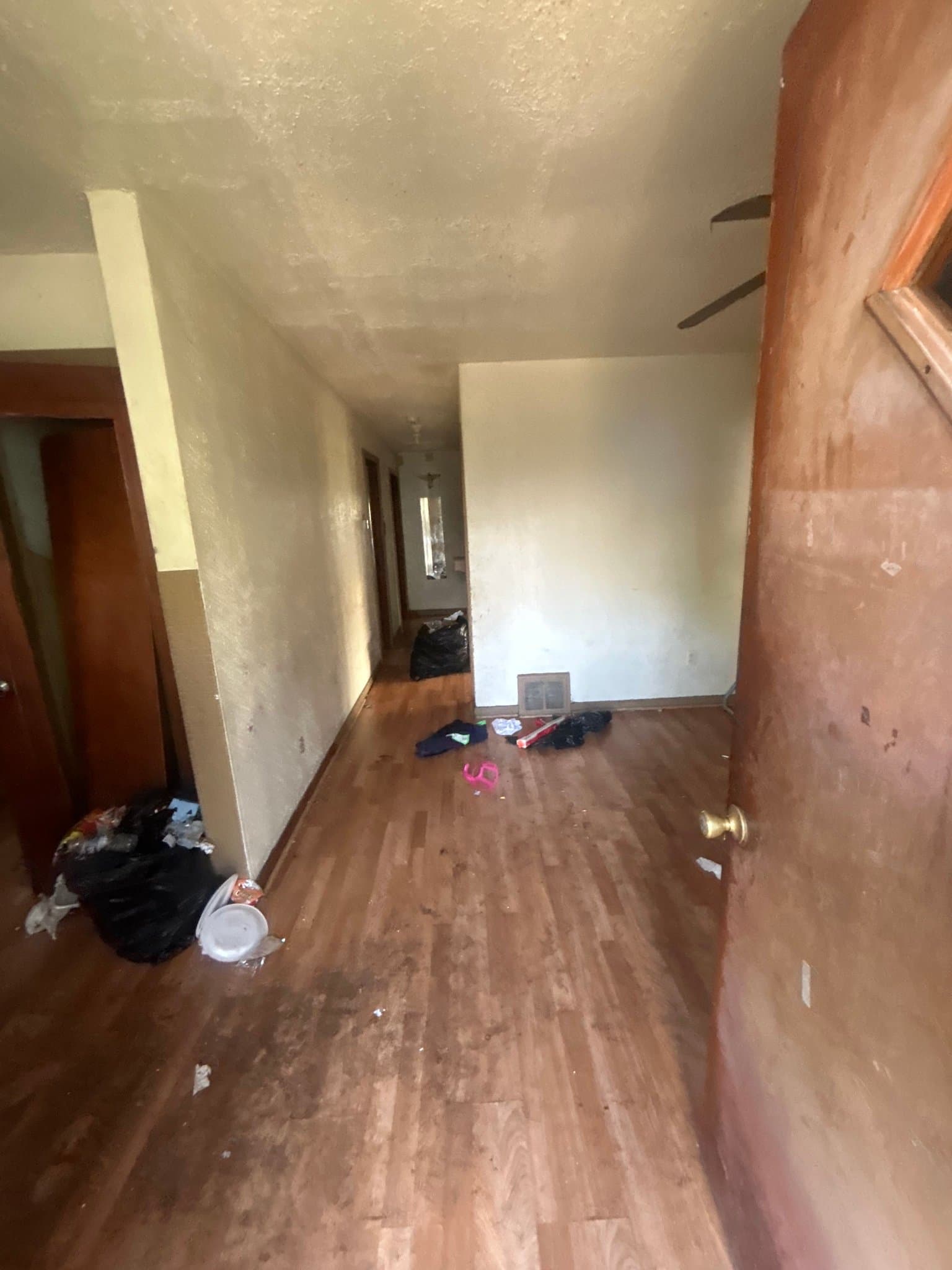 East Saint Louis House: 5538 Avon Pl