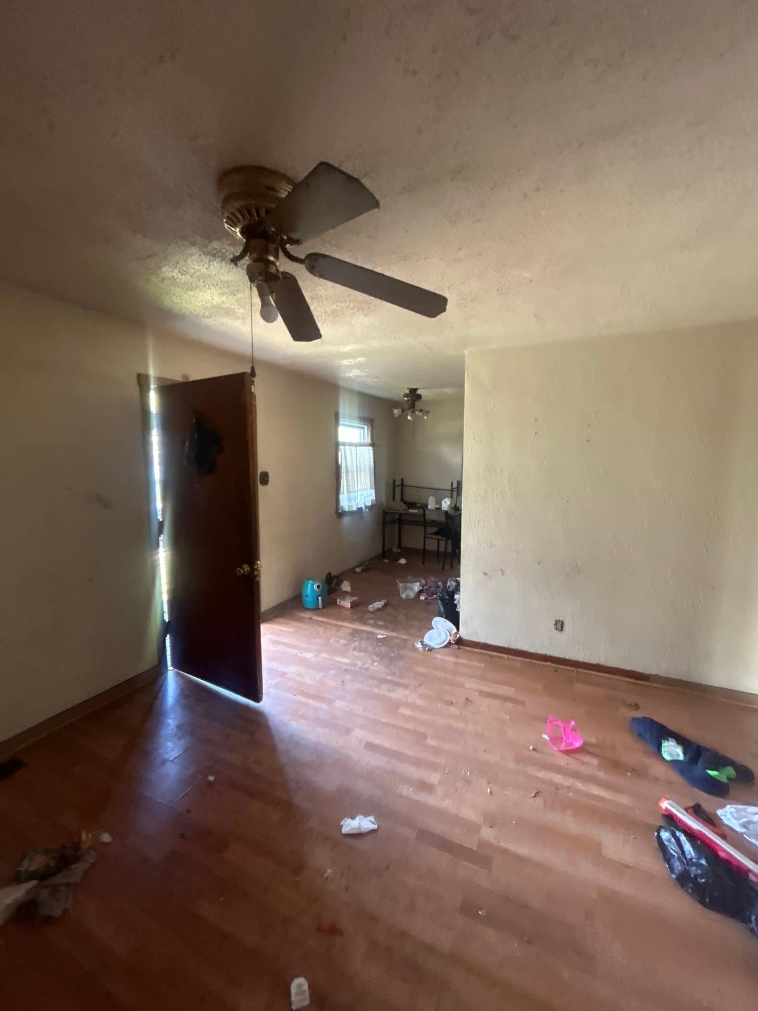 East Saint Louis House: 5538 Avon Pl